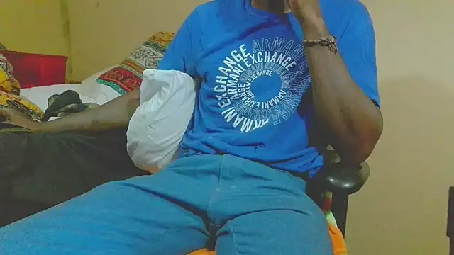 EYEzIAM online show from 04.19.26