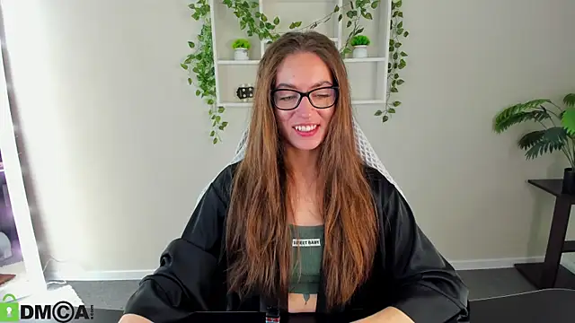 Agnes Wells online show from 11.06.25