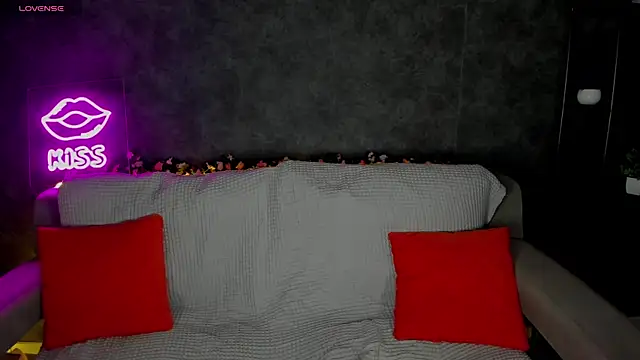 Agnes Wells online show from 04.13.26