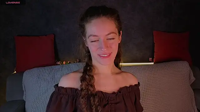 Snapshot of Agnes_Wells chatting on 05.11.26 Agnes Wells online show from 05.11.26