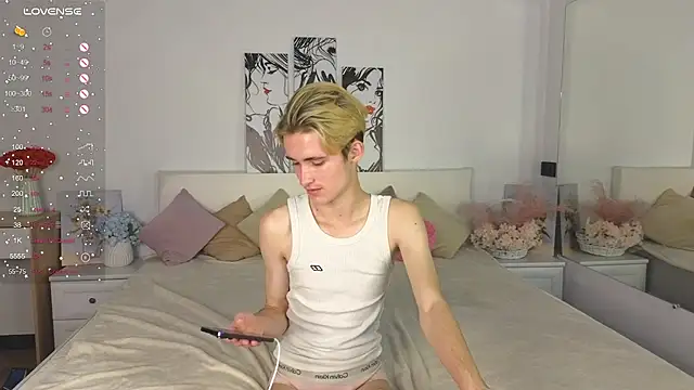 Snapshot of tommy_XXX chatting on 10.05.25 tommy XXX online show from 10.05.25