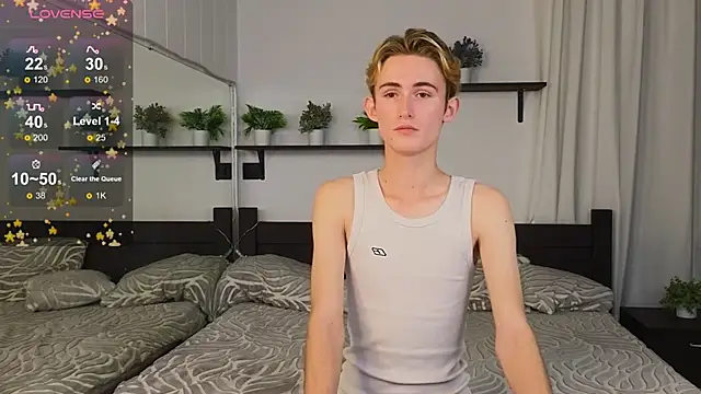 Snapshot of tommy_XXX chatting on 10.18.25 tommy XXX online show from 10.18.25