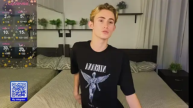 Snapshot of tommy_XXX chatting on 10.22.25 tommy XXX online show from 10.22.25