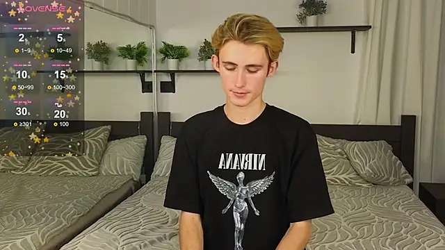 Snapshot of tommy_XXX chatting on 10.24.25 tommy XXX online show from 10.24.25