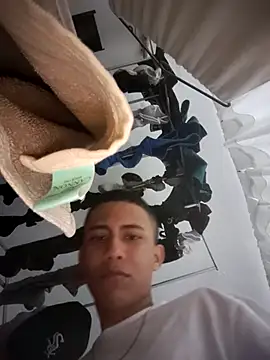 Snapshot of Davig4 chatting on 10.27.25 Davig4 online show from 10.27.25