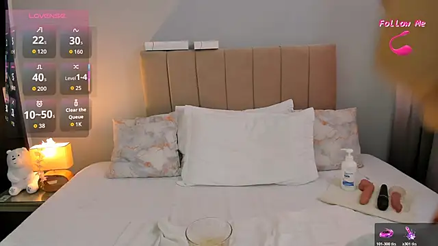 Penelophe01 online show from 10.28.25