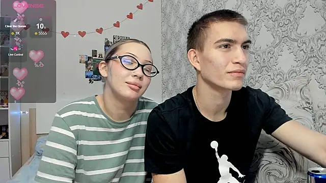 Snapshot of gretty_love chatting on 10.29.25 gretty love online show from 10.29.25