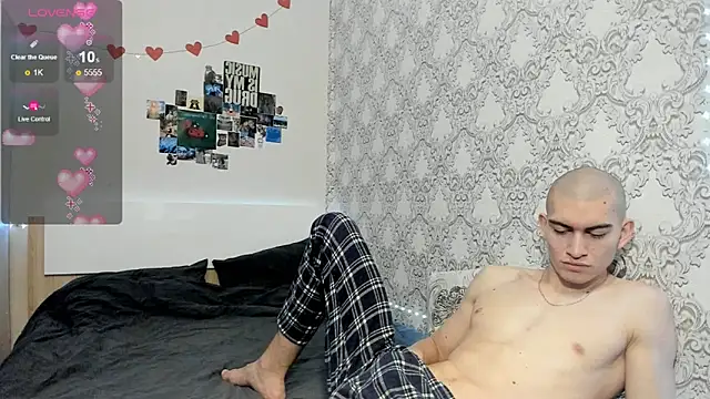 Snapshot of gretty_love chatting on 11.08.25 gretty love online show from 11.08.25