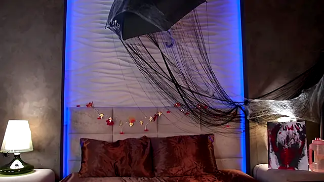 AriWild online show from 10.31.25