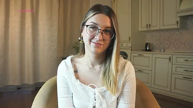 DarelleFaux online show from 10.15.25