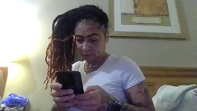 Snapshot of Flossee chatting on 02.21.26 Flossee online show from 02.21.26