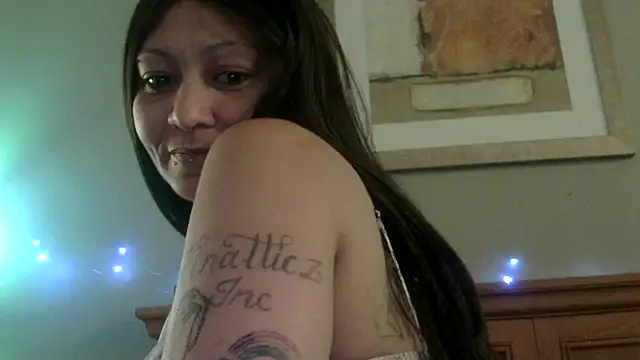 Snapshot of Flossee chatting on 03.04.26 Flossee online show from 03.04.26