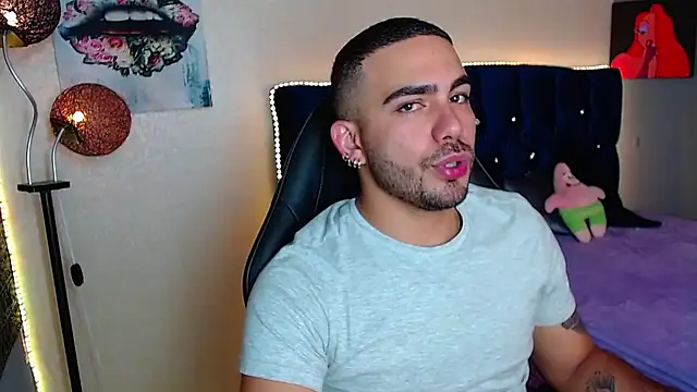 Snapshot of adamhairy chatting on 04.28.26 adamhairy online show from 04.28.26