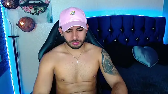 Snapshot of adamhairy chatting on 05.11.26 adamhairy online show from 05.11.26