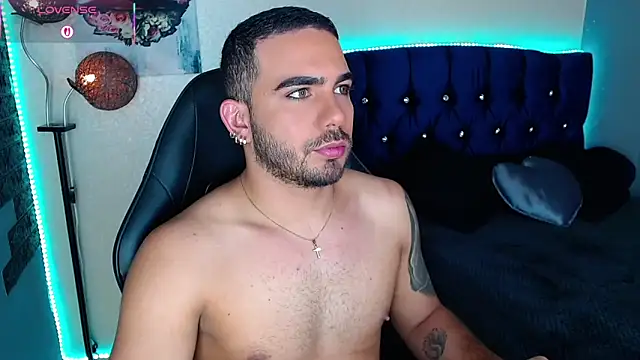 Snapshot of adamhairy chatting on 05.14.26 adamhairy online show from 05.14.26