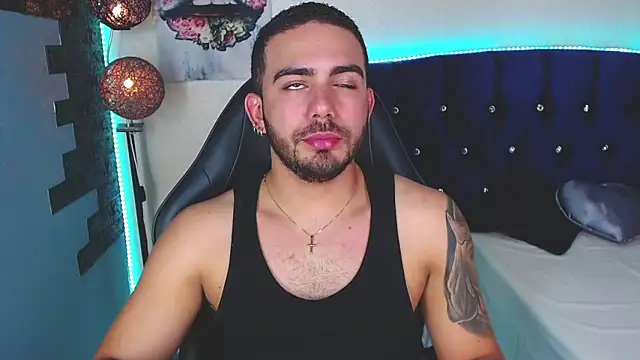 Snapshot of adamhairy chatting on 05.18.26 adamhairy online show from 05.18.26
