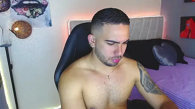 Snapshot of adamhairy chatting on 05.21.26 adamhairy online show from 05.21.26