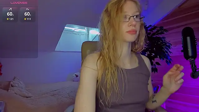 AuroraShoww online show from 10.17.25