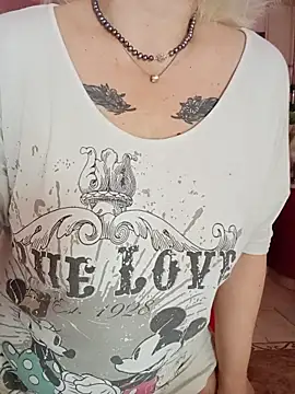 SquirtMilf00 online show from 09.13.25