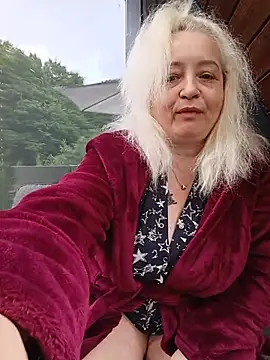 SquirtMilf00 online show from 07.11.26