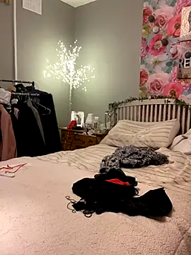 Snapshot of Sassylady chatting on 10.31.25 Sassylady online show from 10.31.25