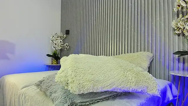 SOPHICOLLINS online show from 09.25.25