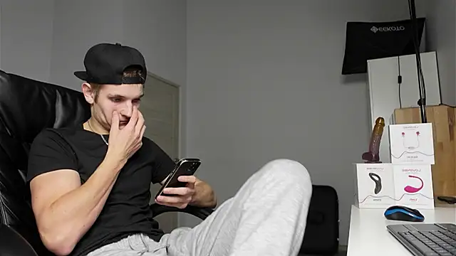 Snapshot of Mark_Karson chatting on 09.29.25 Mark Karson online show from 09.29.25