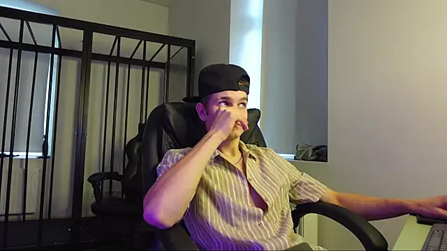 Snapshot of Mark_Karson chatting on 10.10.25 Mark Karson online show from 10.10.25