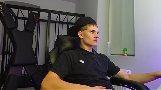 Snapshot of Mark_Karson chatting on 10.19.25 Mark Karson online show from 10.19.25