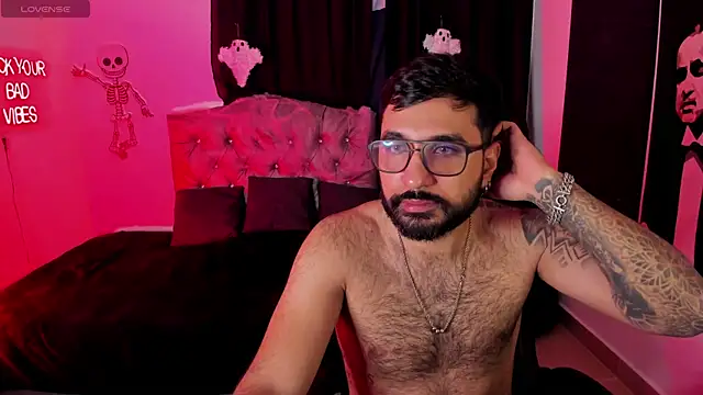 Snapshot of DanteAndVictoria chatting on 10.16.25 DanteAndVictoria online show from 10.16.25