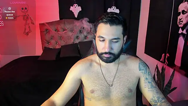 Snapshot of DanteAndVictoria chatting on 10.30.25 DanteAndVictoria online show from 10.30.25