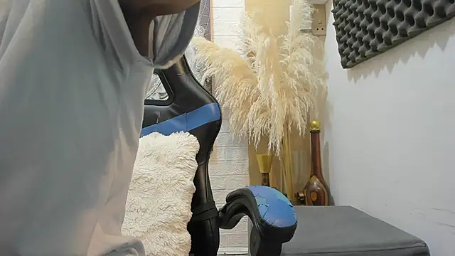 nextboywell1 online show from 02.13.26