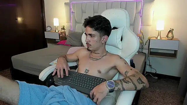 nextboywell1 online show from 04.13.26