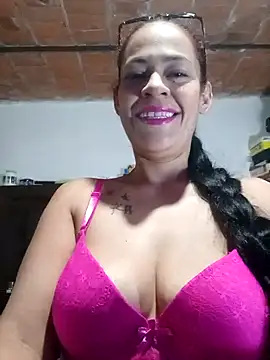 Snapshot of cositabonita08 chatting on 09.08.25 cositabonita08 online show from 09.08.25