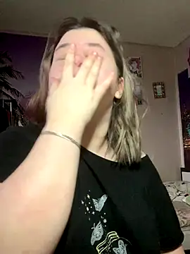 Kemeli008 online show from 10.28.25