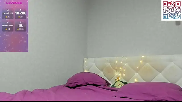 Snapshot of princess_diamonds chatting on 10.01.25 princess diamonds online show from 10.01.25