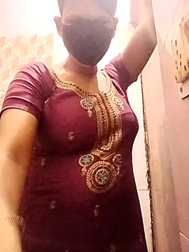 Snapshot of varnika chatting on 09.08.25 varnika online show from 09.08.25