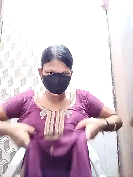 Snapshot of varnika chatting on 09.17.25 varnika online show from 09.17.25