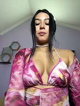 Snapshot of Luna-Smitt chatting on 09.20.25 Luna-Smitt online show from 09.20.25