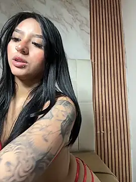 Snapshot of Luna-Smitt chatting on 10.03.25 Luna-Smitt online show from 10.03.25