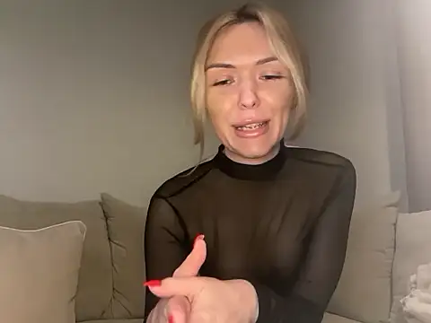 Snapshot of lolableux chatting on 09.23.25 lolableux online show from 09.23.25