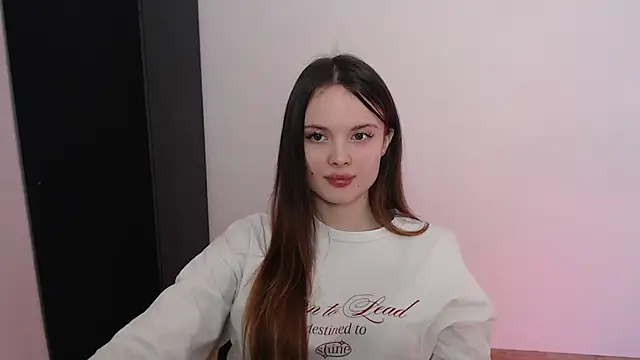 Snapshot of Ariella_ari chatting on 10.08.25 Ariella ari online show from 10.08.25