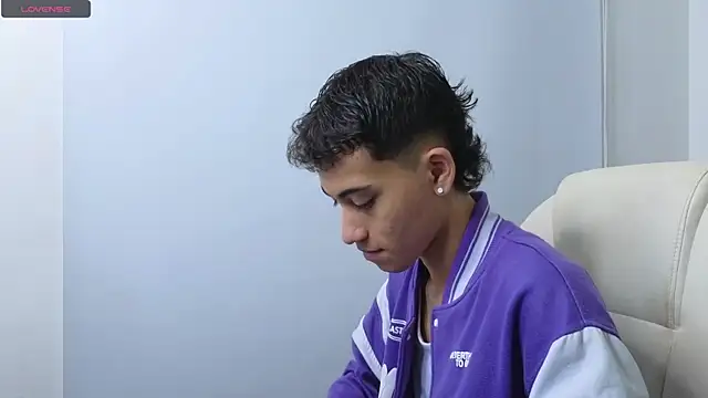 Snapshot of yulian_vasquez chatting on 09.15.25 yulian vasquez online show from 09.15.25