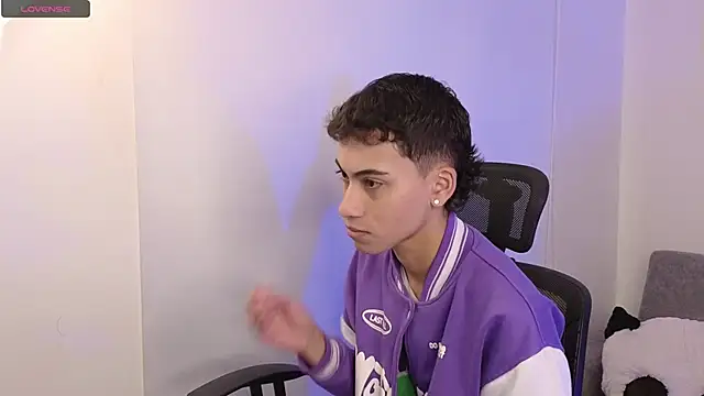 Snapshot of yulian_vasquez chatting on 09.23.25 yulian vasquez online show from 09.23.25