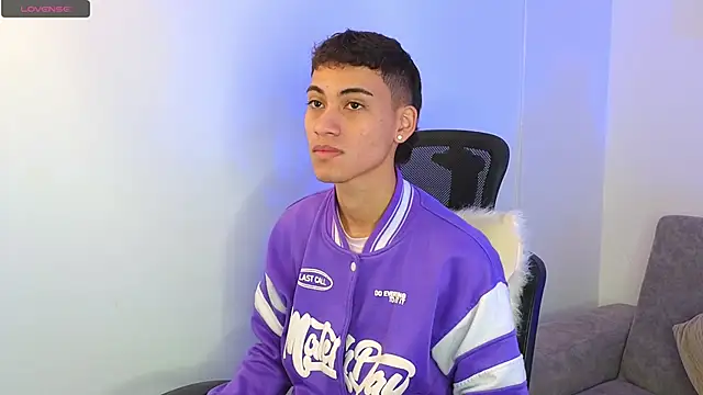 Snapshot of yulian_vasquez chatting on 10.02.25 yulian vasquez online show from 10.02.25