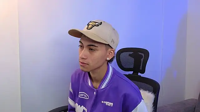 Snapshot of yulian_vasquez chatting on 10.04.25 yulian vasquez online show from 10.04.25