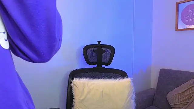 Snapshot of yulian_vasquez chatting on 10.10.25 yulian vasquez online show from 10.10.25