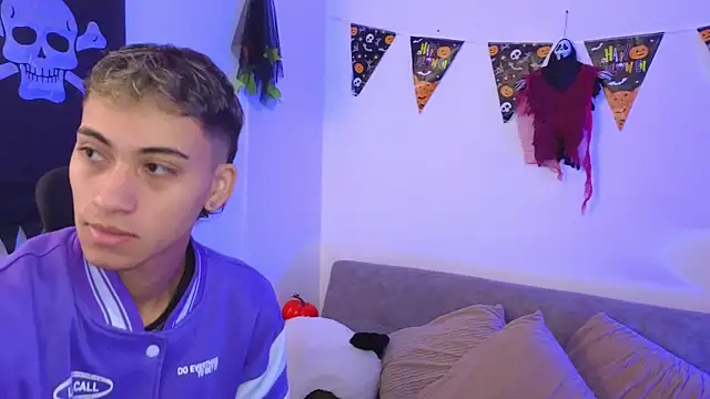 Snapshot of yulian_vasquez chatting on 10.13.25 yulian vasquez online show from 10.13.25