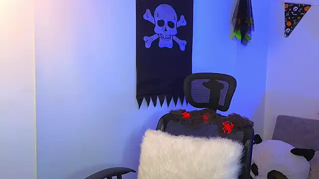 Snapshot of yulian_vasquez chatting on 10.14.25 yulian vasquez online show from 10.14.25