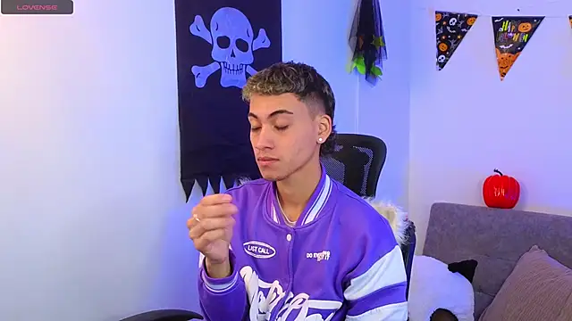 Snapshot of yulian_vasquez chatting on 10.16.25 yulian vasquez online show from 10.16.25